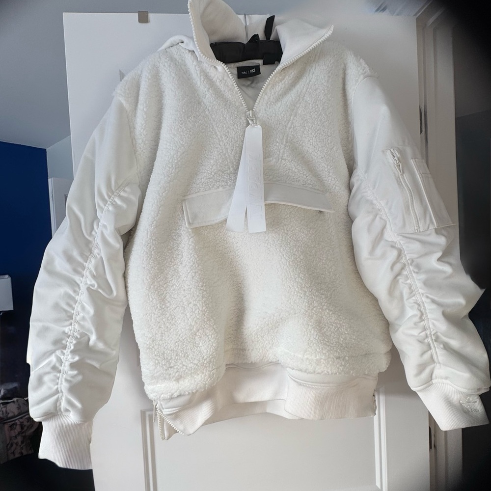 adidas IVY PARK Women's White Puffer SHERPA PUFFER UNISEX
